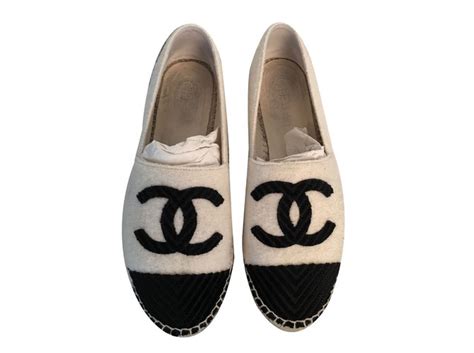 espadrille chanel blanche et noir|Chanel espadrilles beige and black.